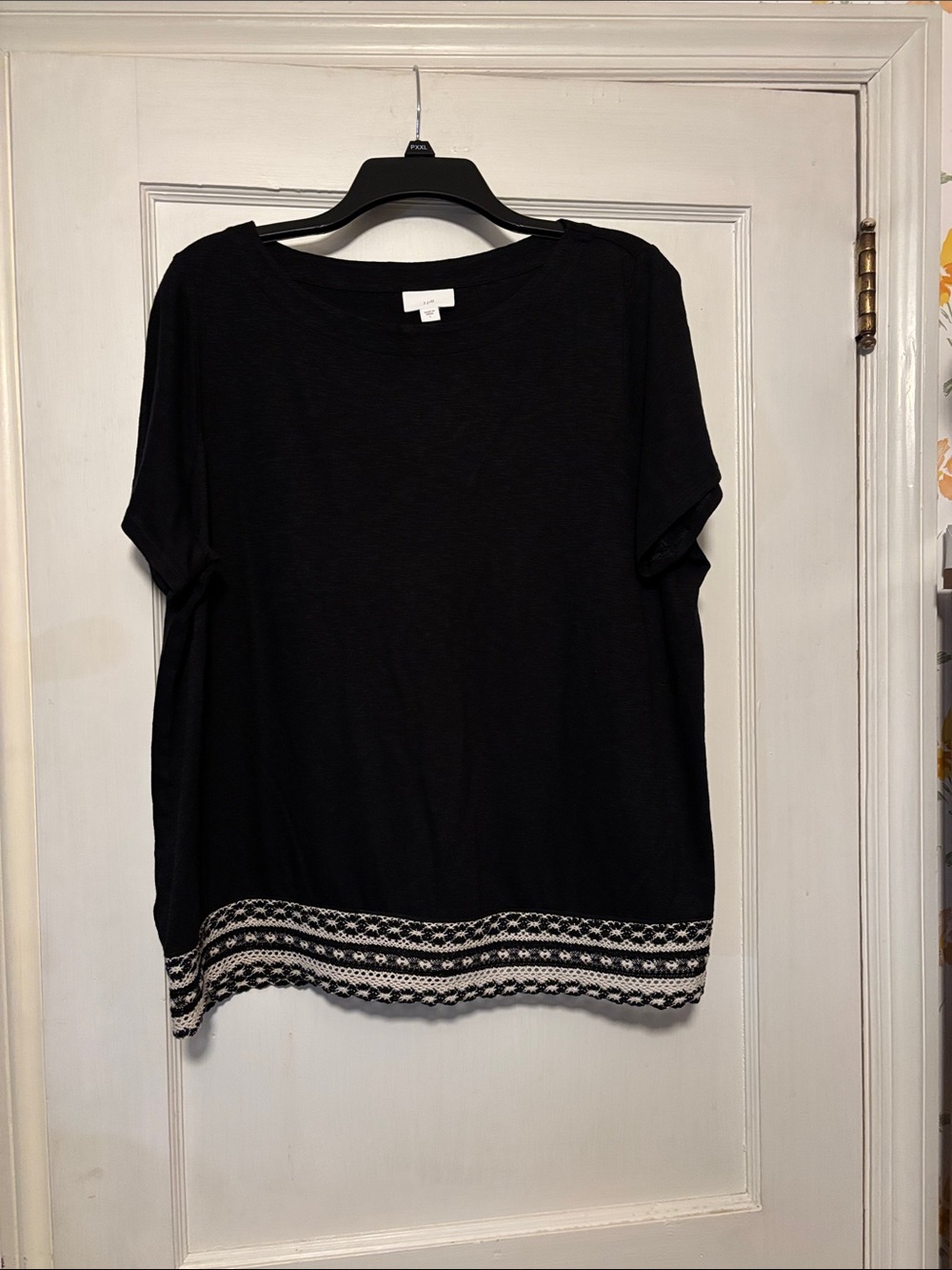 J.Jill Black Short-Sleeve Women's Top with Contrasting Hem